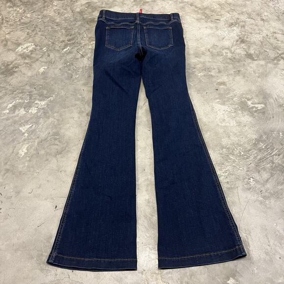 Spanx EveryWear Flare Jeans Women M MidRise Dark Wash Stretch Pullover Denim Y2K - Picture 6 of 8